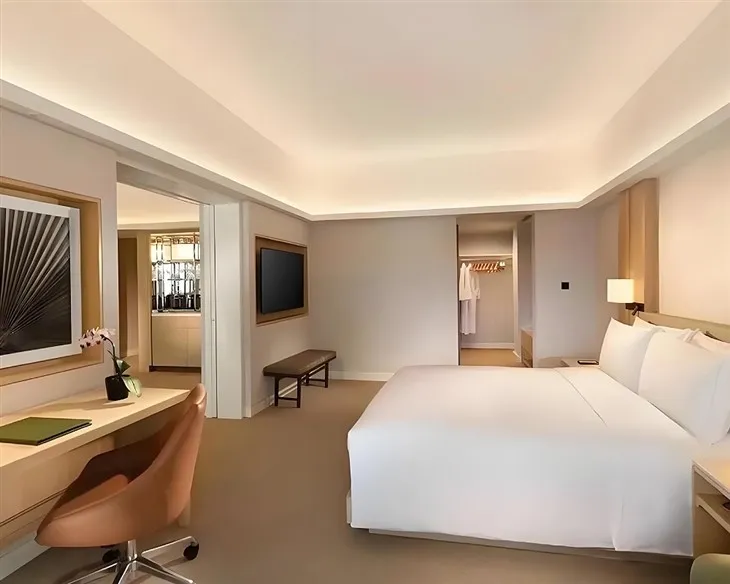 ਹੋਟਲ ਅਲਮਾਰੀ